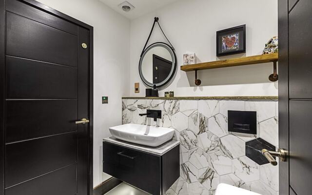 Scarlett Heart Studios in Golders Green