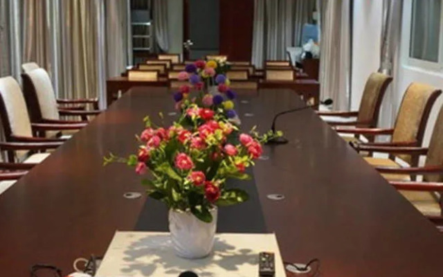 Sunshine Holiday Hotel