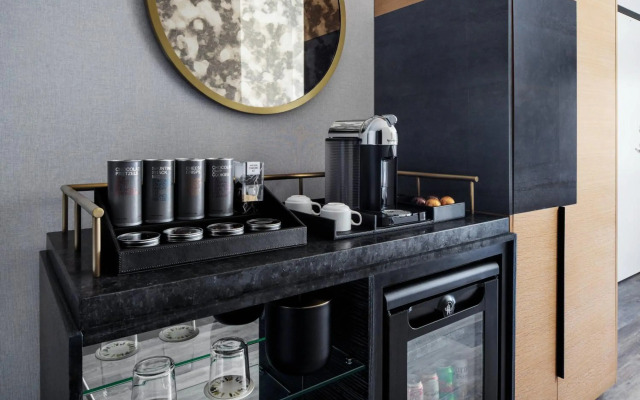 The Oaklander Hotel, Autograph Collection