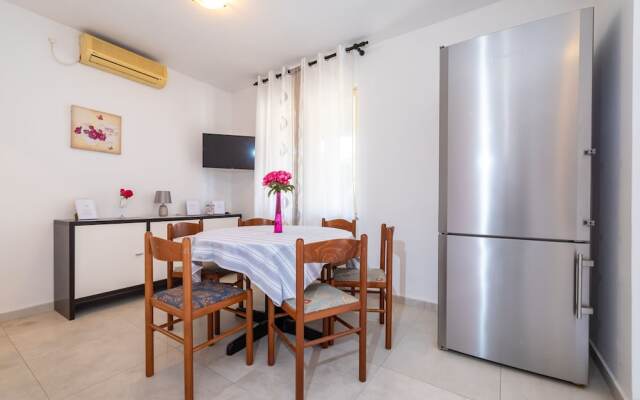 Apartments Valy 6 Center Novalja