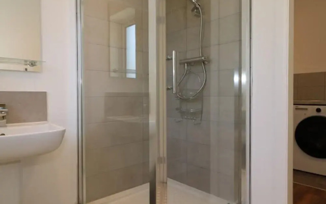 Railway House 5 bed - Maryhill