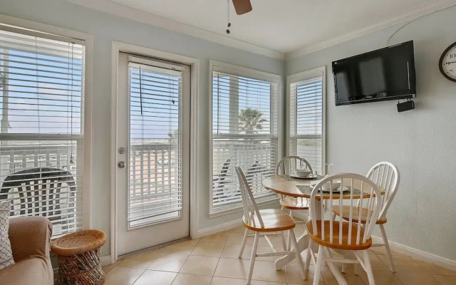 Seascape 1202 Studio Bedroom Condo by RedAwning