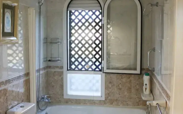 Apartment 10 Minutes Walk From Puerto Banús