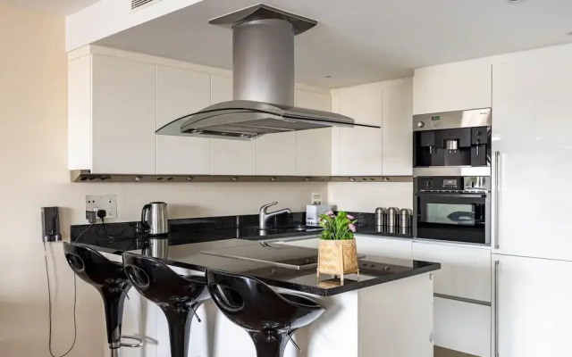 River View 2-bed 2-bath Apartment