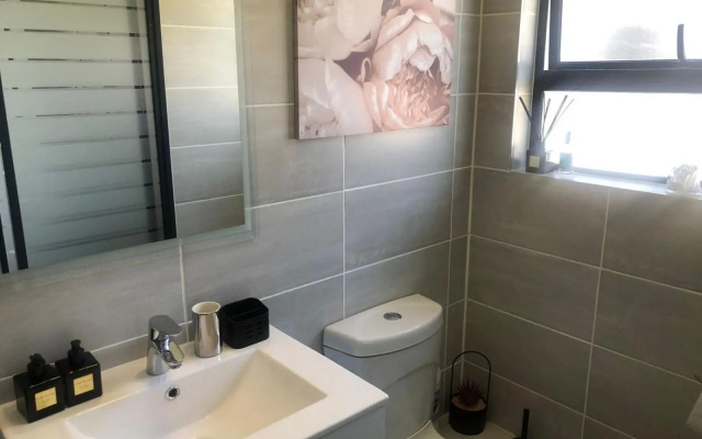 Luxurious Waterfall 1 bedroom Condo With Free Uncapped Wifi