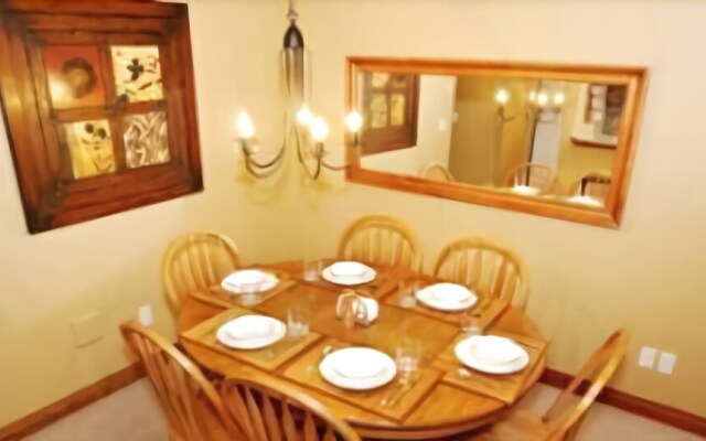 Sun Peaks Accommodation by Bear Country
