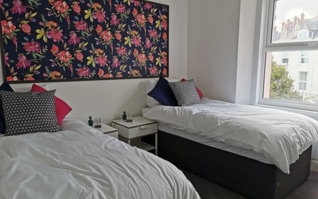 Beautiful 2-bed Seaview Apartment in Plymouth