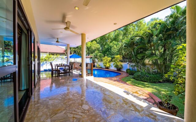 Cozy 3 BR Pool Villa close to Town CV3L