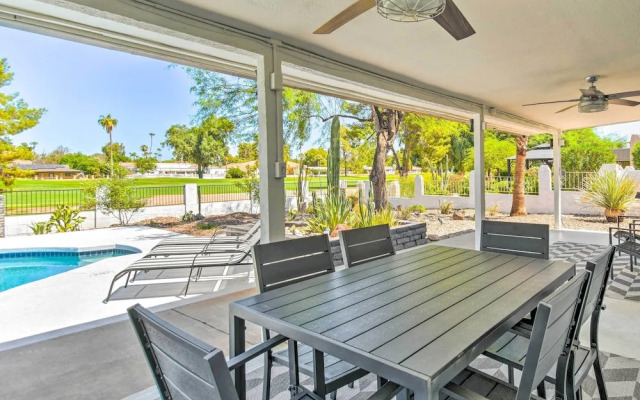 Modern Phoenix Home: Poolside Family Retreat!