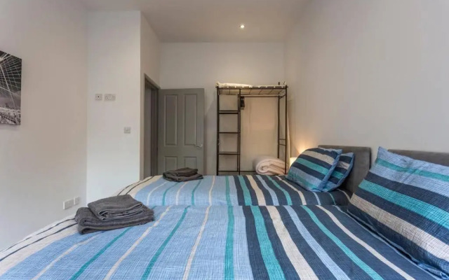 Spacious Central Chic Apartment - Simply Check In