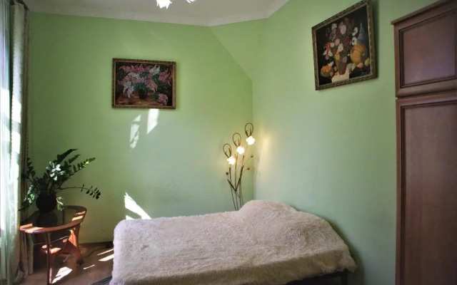 Вірменський дворик / Armenian courtyard