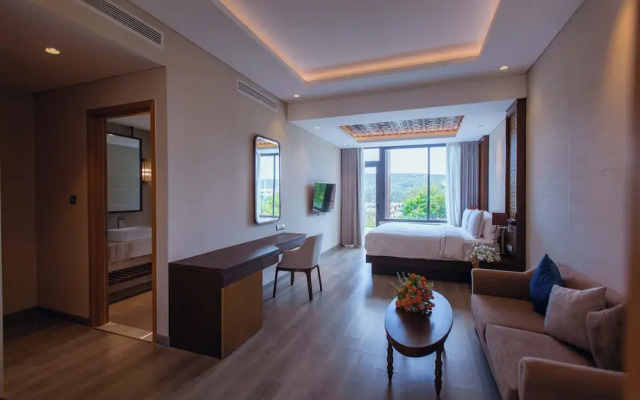 The Palm Nest Cam Ranh Pool Villa