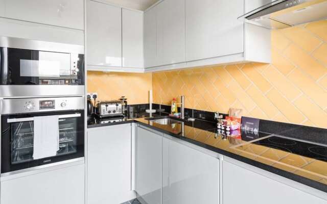 Modern 3bed apt in Holborn, 5min to Tube, Sleeps 9