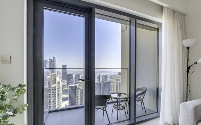 Sleek 1BR in Burj Royale with Canal View
