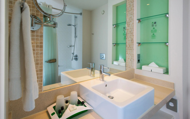 Holiday Inn Stevenage by IHG