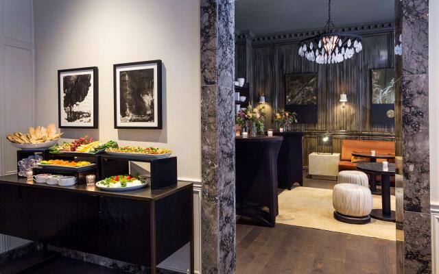 The Talbott, Autograph Collection