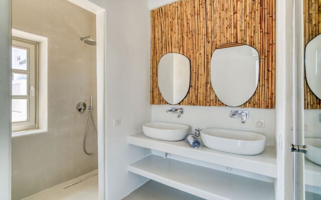 Lil Paros Luxury suites