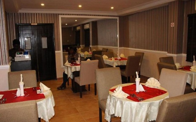 De Brass Suites Hotel