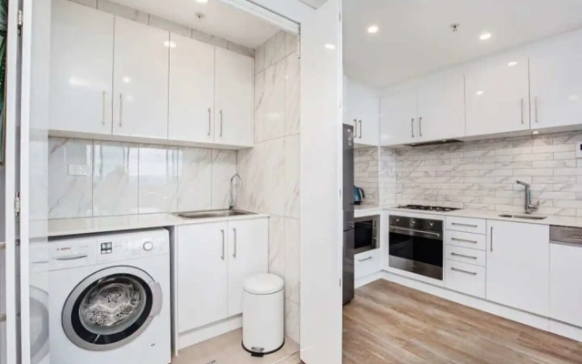 Beautiful 1 Bedroom Gold Coast Retreat With Free Parking