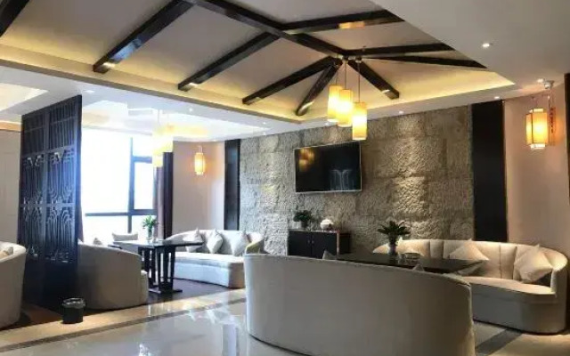 Four Seasons Oxygen Hotel Bomi