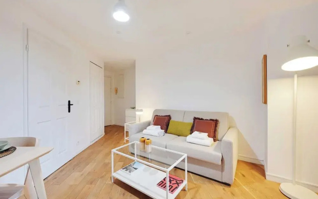 Bright, Modern Studio for 2P - La Defense