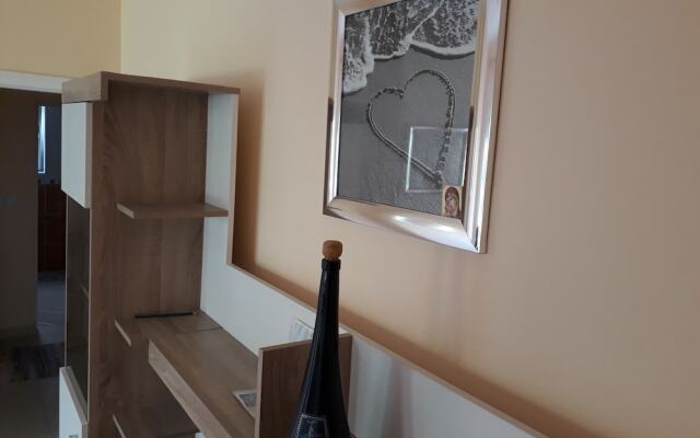 Inviting Very Nice 3 Bed Family Apartment In Nis