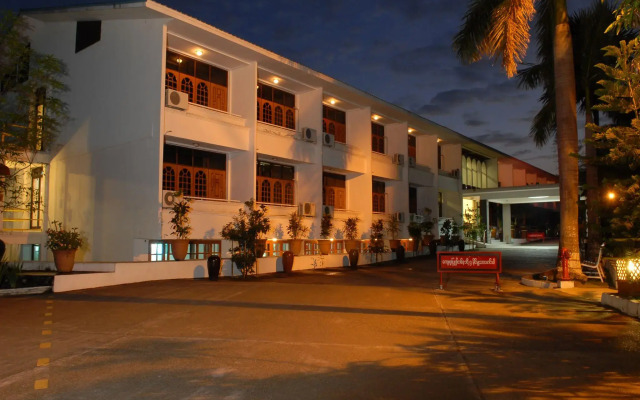 Myanmar Life Hotel
