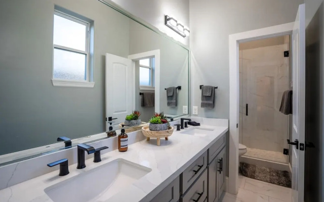 The Green Haus Luxxe Cabana Rooftop Retreat