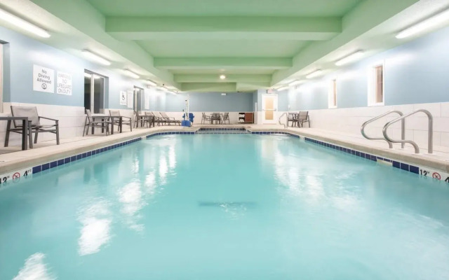 Holiday Inn Express & Suites Manhattan by IHG