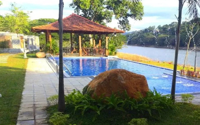 Serendip Stone Hotel and Bungalow