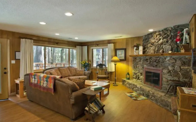 RedAwning Cabin #33A Bus Stop