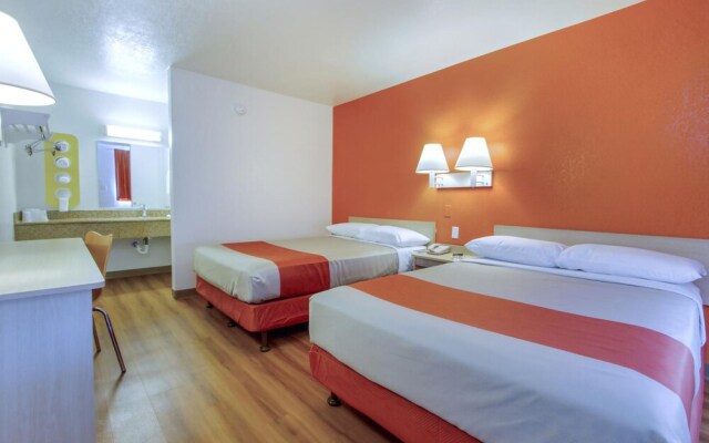 Motel 6 Phoenix - Northern Avenue