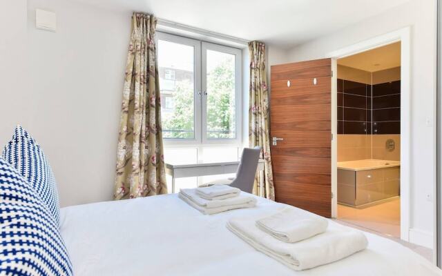 Superb Apt For 6 W Balcony, 10Mins To East Putney