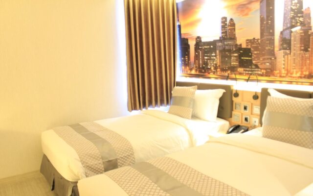 Grand Viveana Hotel