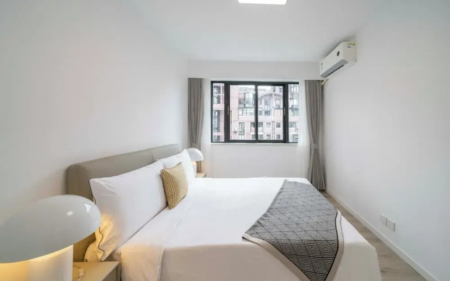 Tyms  2BR APT Hongqiao Paris Classic