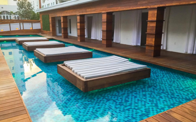 Marseilles Beachfront Hotel