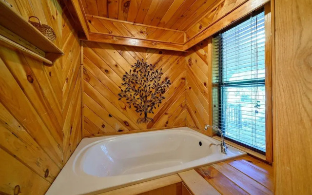 Cast Away Family Cabin with Hot Tub, Fireplace, and Kids Area by RedAwning