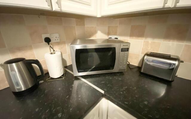 Stunning 4-bedroom Cabin With Hot Tub in Beattock!