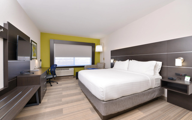 Holiday Inn Express & Suites Kansas City - Lee's Summit by IHG
