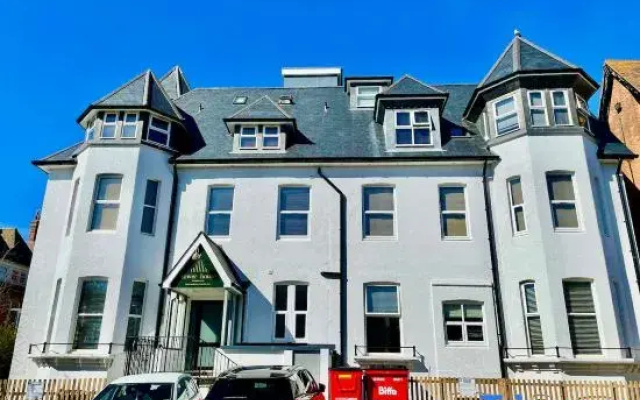 Elegant Seaside Studio Apt w/ Free Gym & Parking