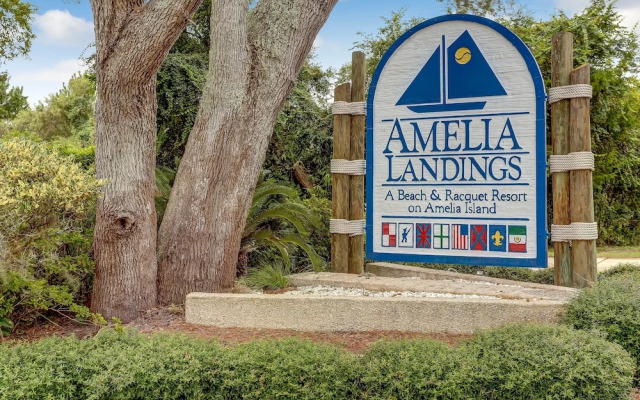 3e Amelia Landings 2 Bedroom Condo by RedAwning