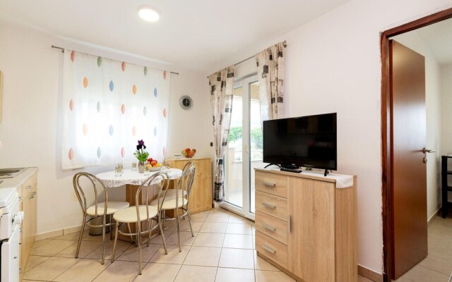 Awesome Apartment in Rovanjska With 2 Bedrooms and Wifi