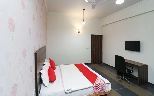 OYO 2484 Hotel Silver Star