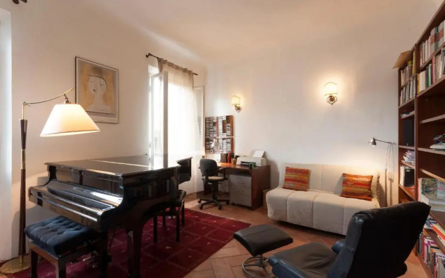 Grand Piano Apartment