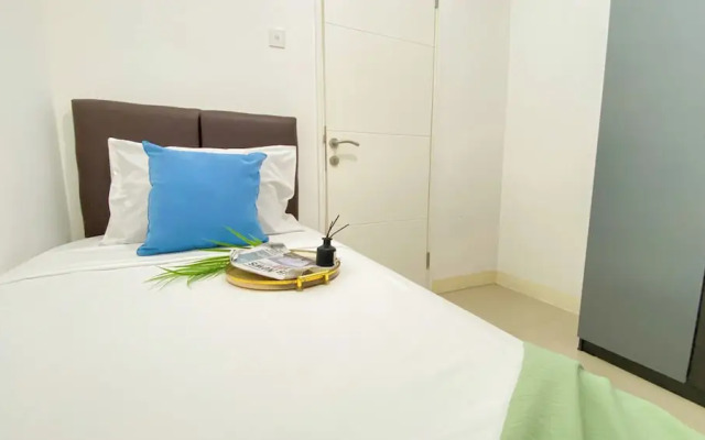 Relaxing And Homey 2Br At Bassura City Apartment