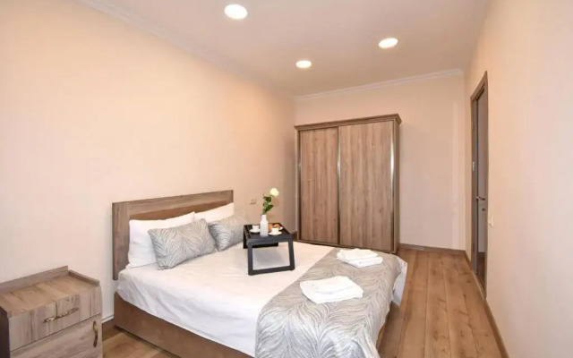 2 bedroom apartment, quiet and spacious