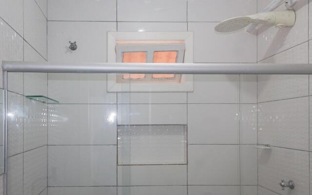Casa com belo espaço e piscina ALS007