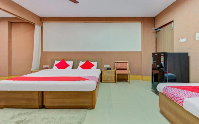 OYO 1327 Inchara Hotel