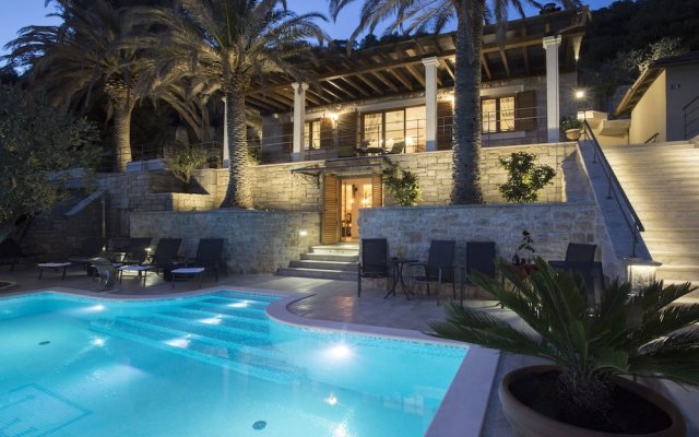 Luxury 5* Seaview Villa With 3 Rooms in Split, With Private Pool, Encl