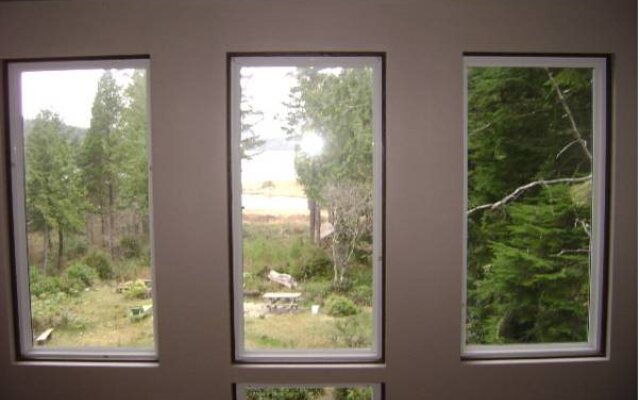 C&N Backpackers - Ucluelet